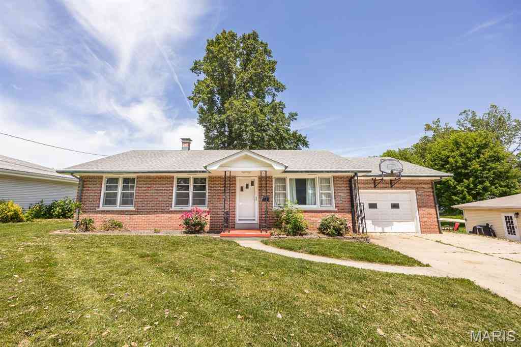 Homes For Sale - 1213 E C Street<br/> Saint Clair County, Belleville, IL 62221