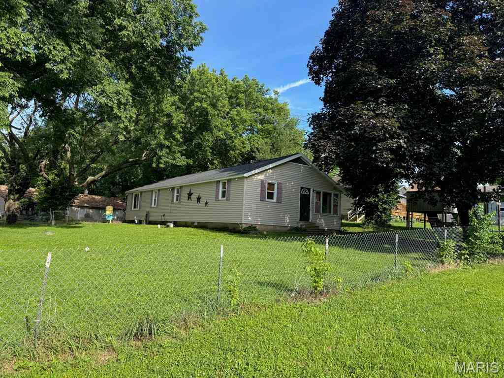 Homes For Sale - 819 S 8th Street<br/> Vandalia, IL 62471