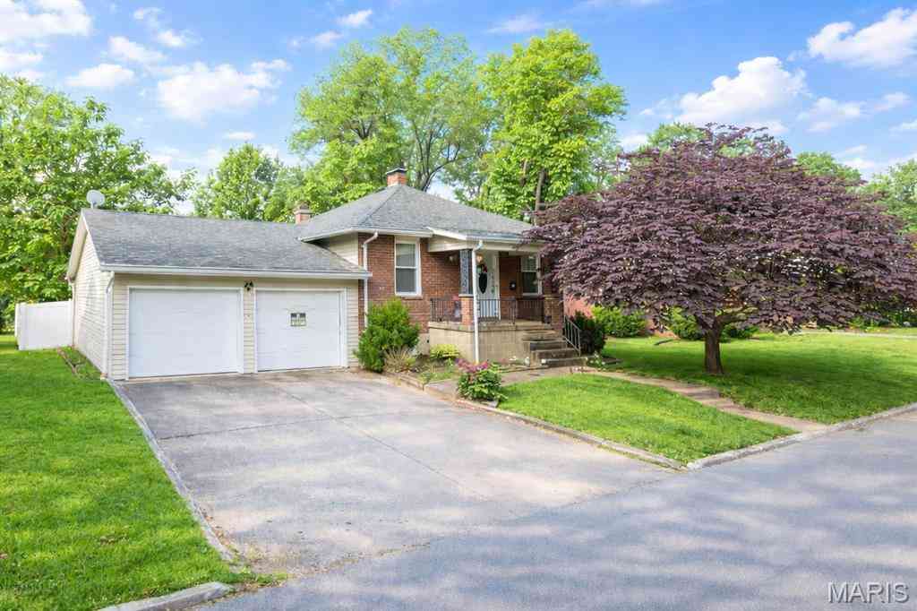 Homes For Sale - 24 S 38th Street<br/> Saint Clair County, Belleville, IL 62226