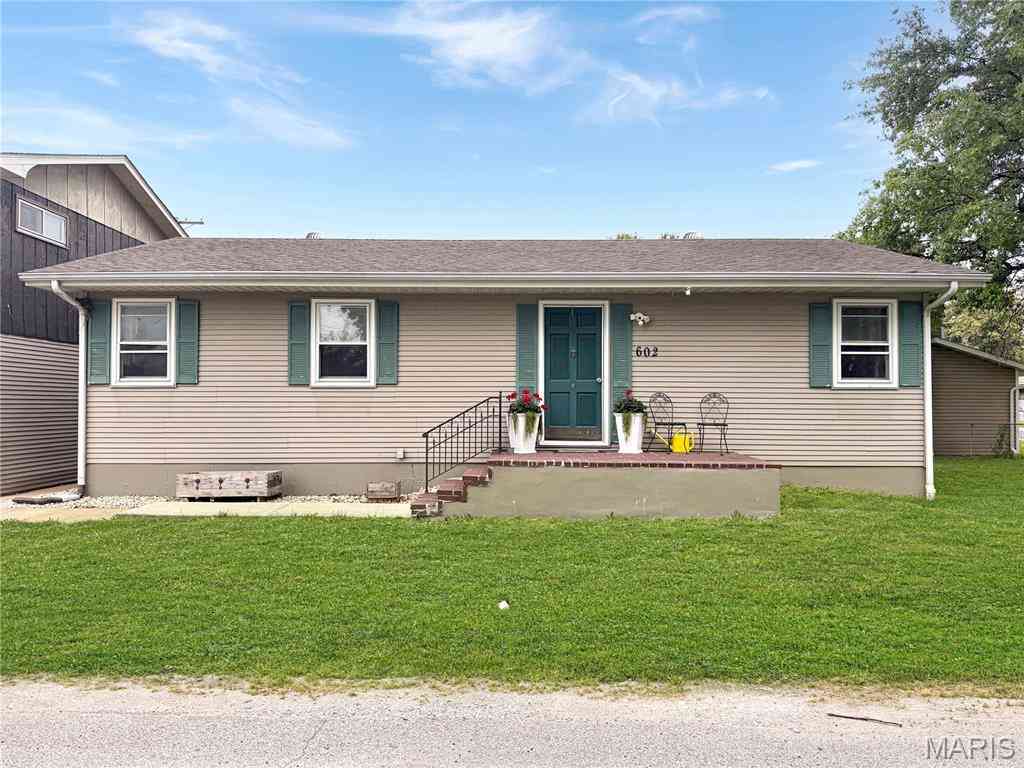 Homes For Sale - 602 Illinois Avenue<br/> Saint Clair County, Dupo, IL 62239