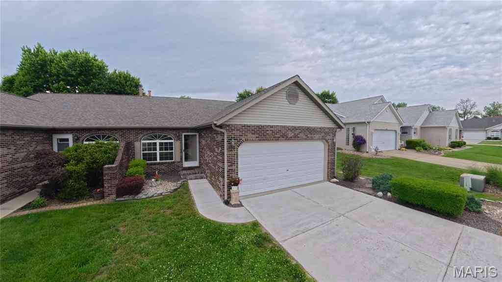 Homes For Sale - 2285 Wellington Drive<br/> Saint Clair County, Belleville, IL 62221