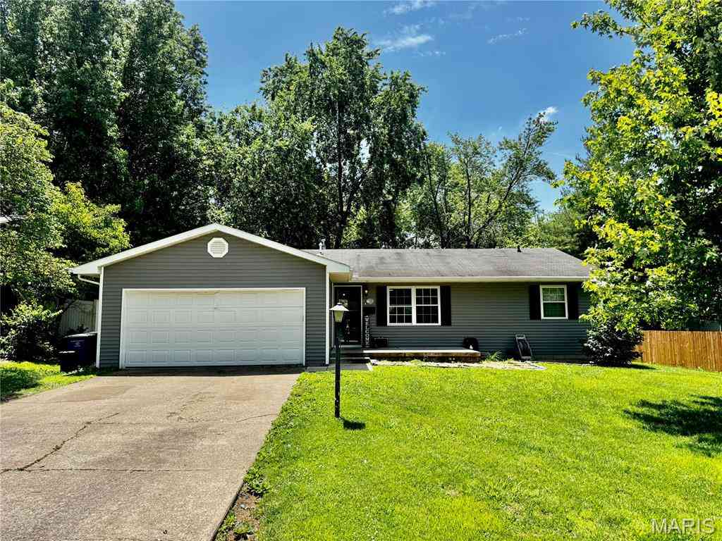 Homes For Sale - 1302 Butternut Drive<br/> Bond County, Greenville, IL 62246