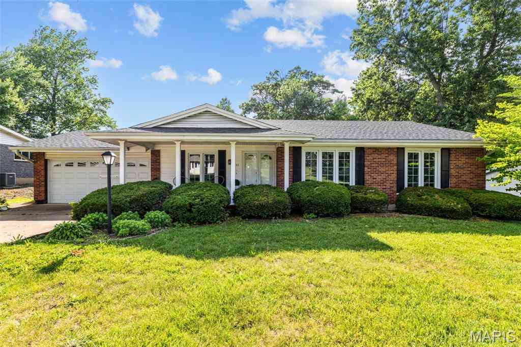 Homes For Sale - 43 Club Grounds North Drive<br/> Florissant, MO 63033