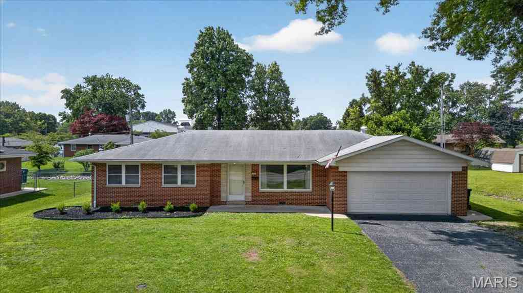 Homes For Sale - 914 Southgate Drive<br/> Saint Clair County, Belleville, IL 62223