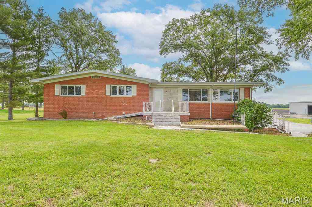 Homes For Sale - 2430 Beckmann Road<br/> Saint Clair County, Lenzburg, IL 62255