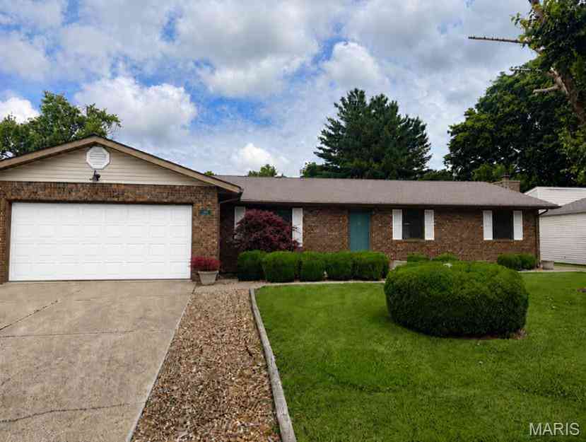 Homes For Sale - 301 Toulon Court<br/> Saint Clair County, Fairview Heights, IL 62208