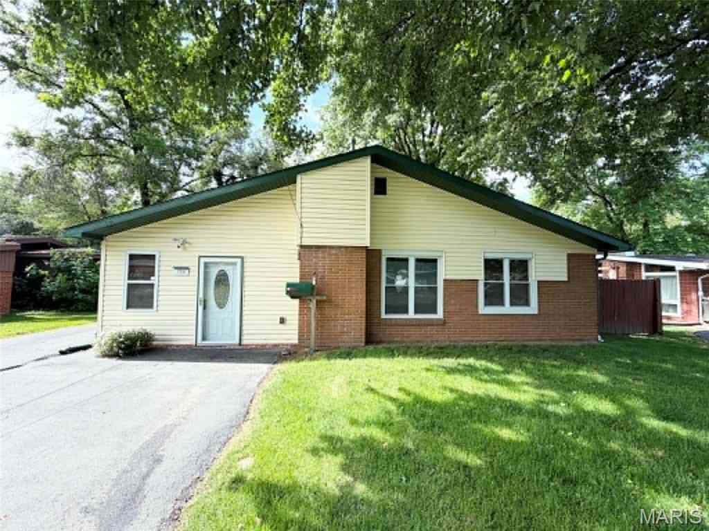 Homes For Sale - 708 Valley Drive<br/> East Alton, IL 62024