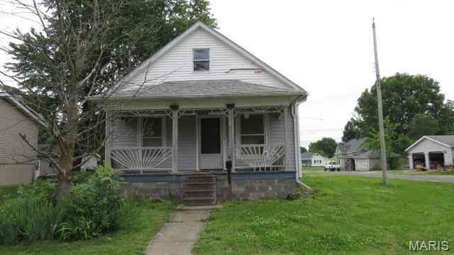 Homes For Sale - 911 Madison Street<br/> Gillespie, IL 62033