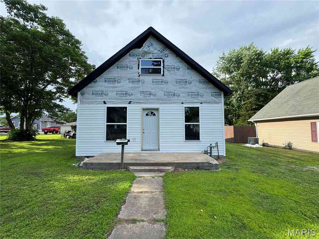 Homes For Sale - 603 E Chestnut Street<br/> Gillespie, IL 62033