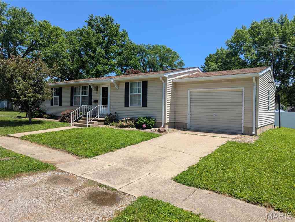 Homes For Sale - 304 Charles Avenue<br/> Bond County, Greenville, IL 62246