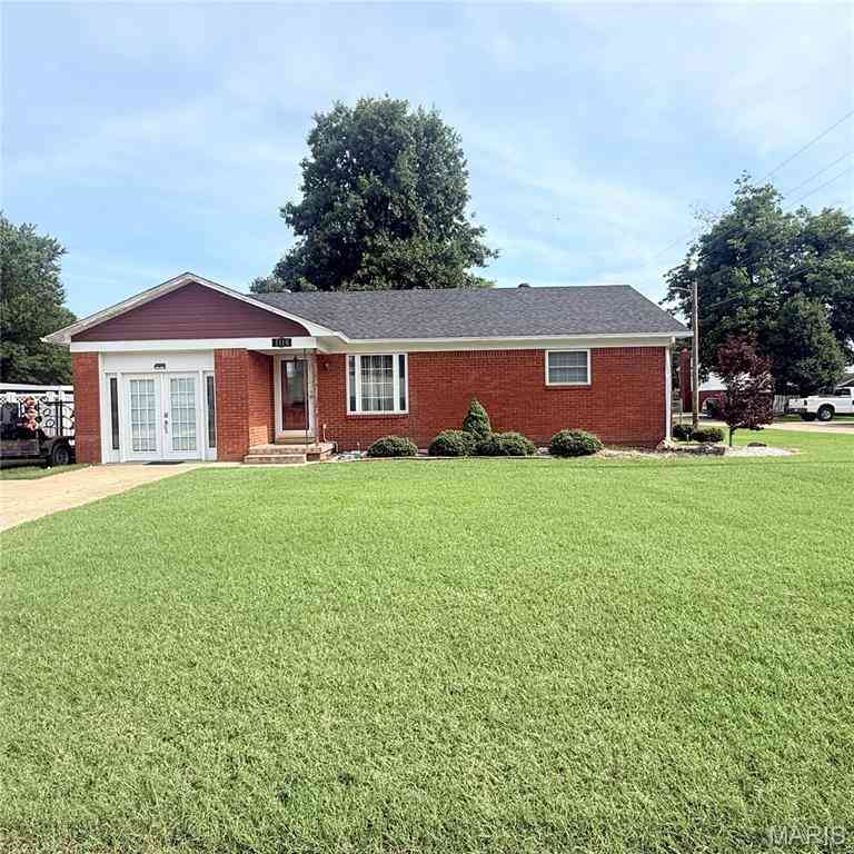 Homes For Sale - 1116 Locust Drive<br/> Kennett, MO 63857