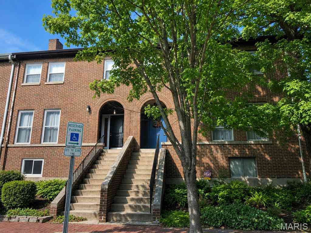 Condo For Sale - 925 Morrison Avenue<br/> Saint Louis, MO 63104