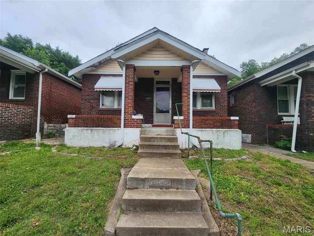 Homes For Sale - 5701 Terry Avenue<br/> Saint Louis, MO 63120