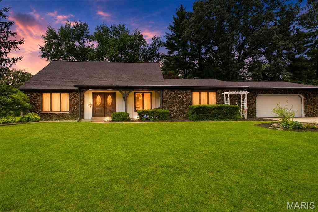 Homes For Sale - 5 Dahlia Lane<br/> Saint Clair County, Belleville, IL 62221