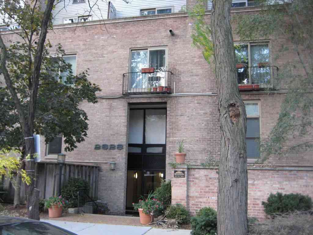 Condo For Sale - 2828 N Burling Street #208<br/> Chicago, IL 60657