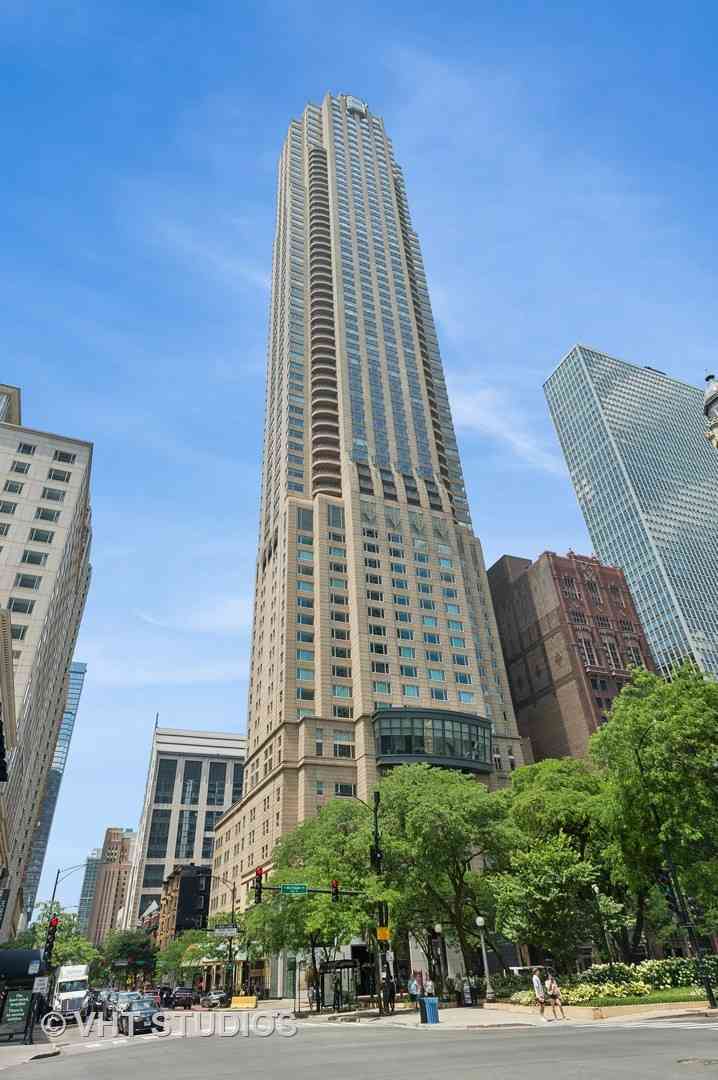 Condo For Sale - 800 N Michigan Avenue #4702<br/> Chicago, IL 60611