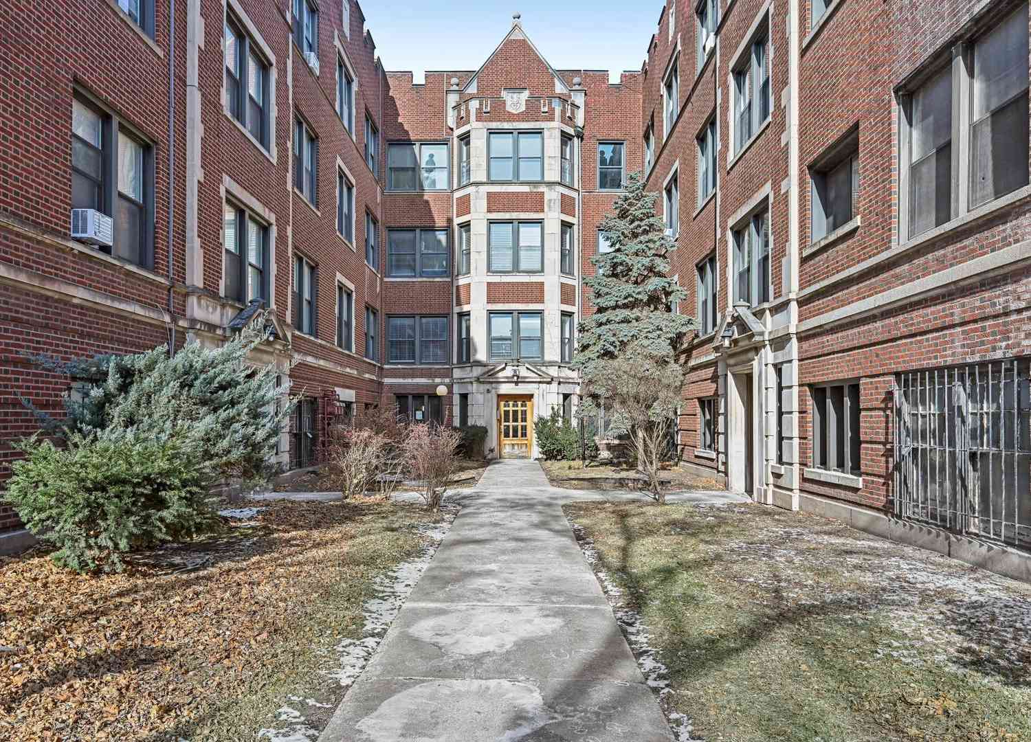 2052 E 69th Street #1B For Sale, Chicago, IL 60649 Condo | ByOwner