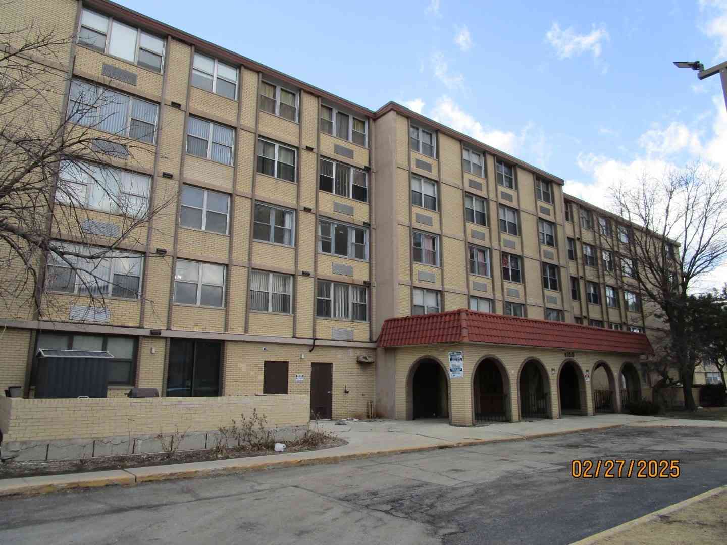 Condo For Sale - 4350 W Ford City Drive #B1-402<br/> Chicago, IL 60652