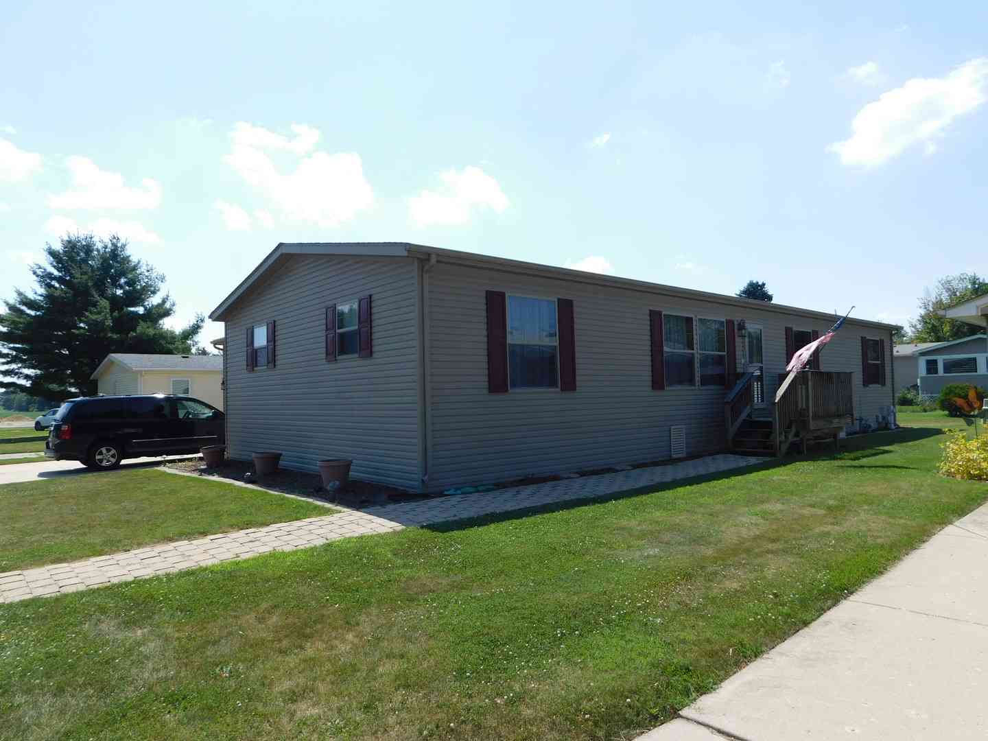 Mobile Home For Sale - 13 Hickory Lane<br/> Sandwich, IL 60548