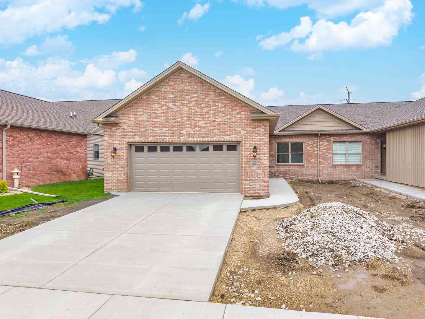 Condo For Sale - 1922 Dunraven Road<br/> Mclean County, Bloomington, IL 61704