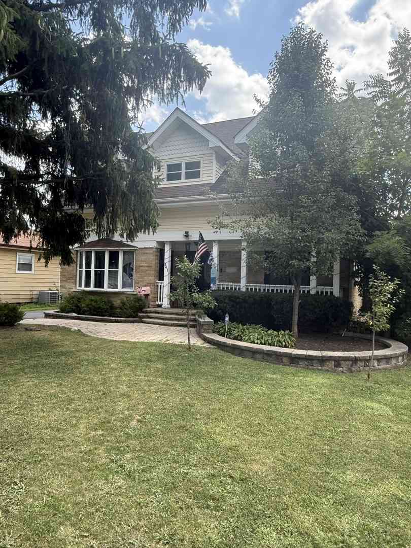 Homes For Sale - 841 Wilcox Avenue<br/> Mundelein, IL 60060