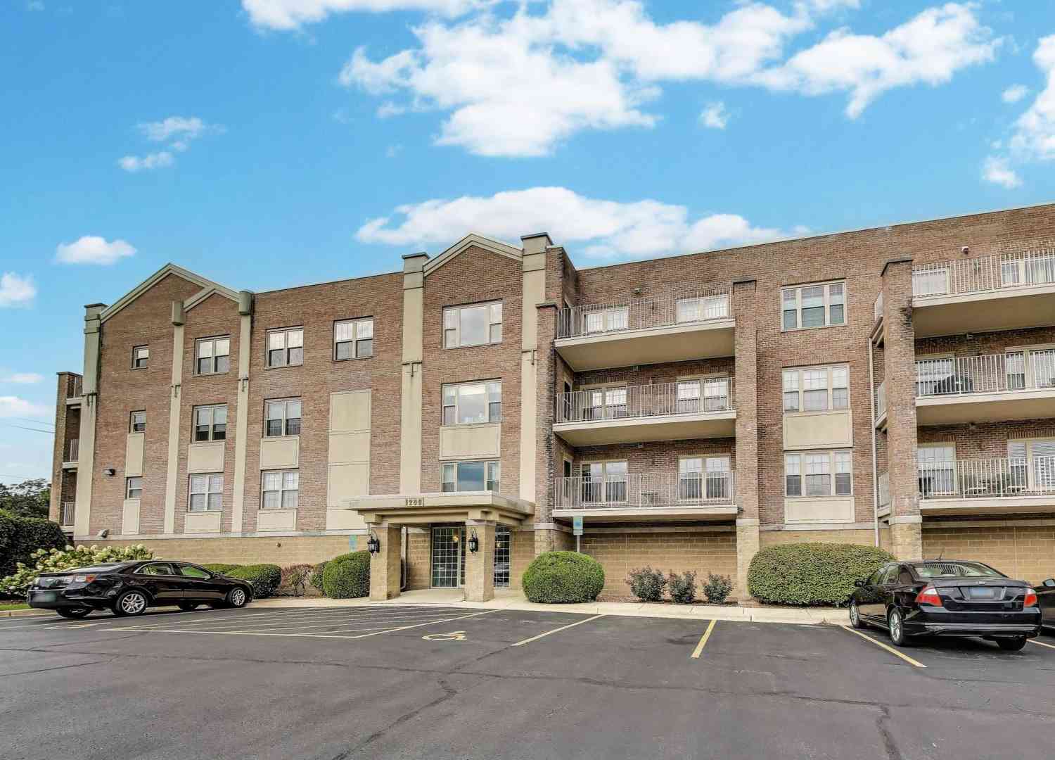 Condo For Sale - 1200 S Prospect Avenue #108<br/> Elmhurst, IL 60126