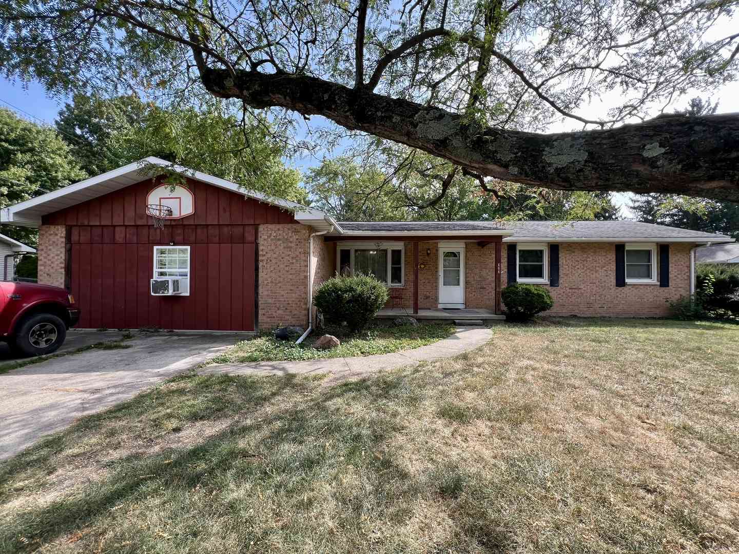 Homes For Sale - 111 Magnolia Drive<br/> Douglas County, Villa Grove, IL 61956