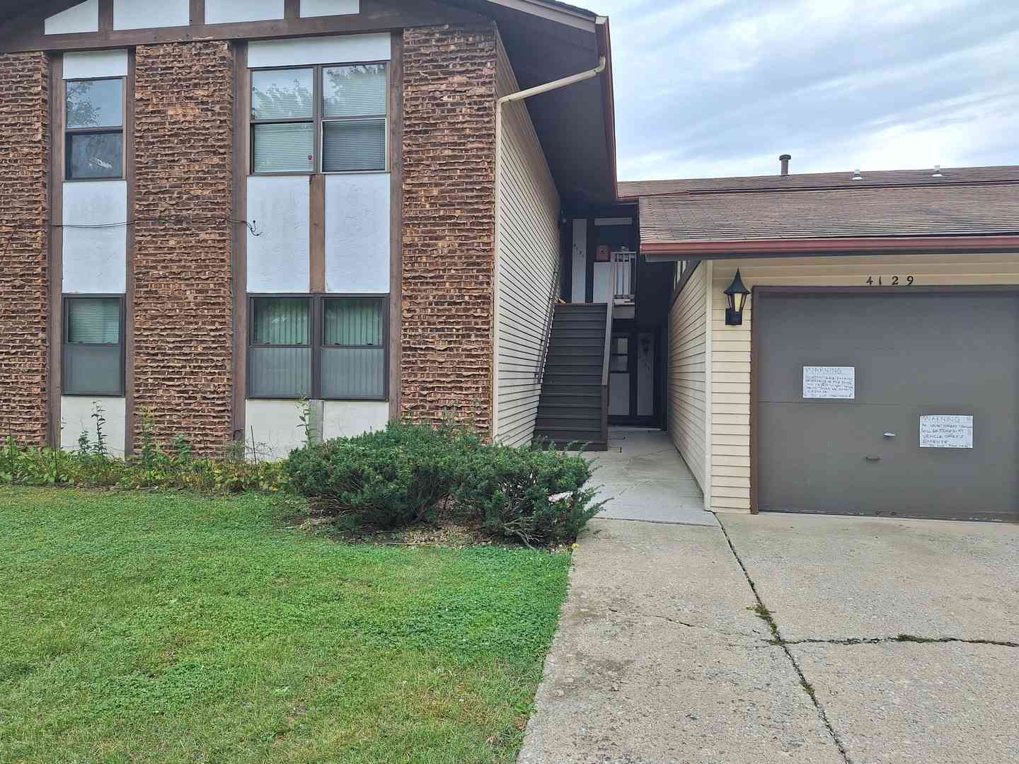 Condo For Sale - 4133 192nd Court #219<br/> Country Club Hills, IL 60478