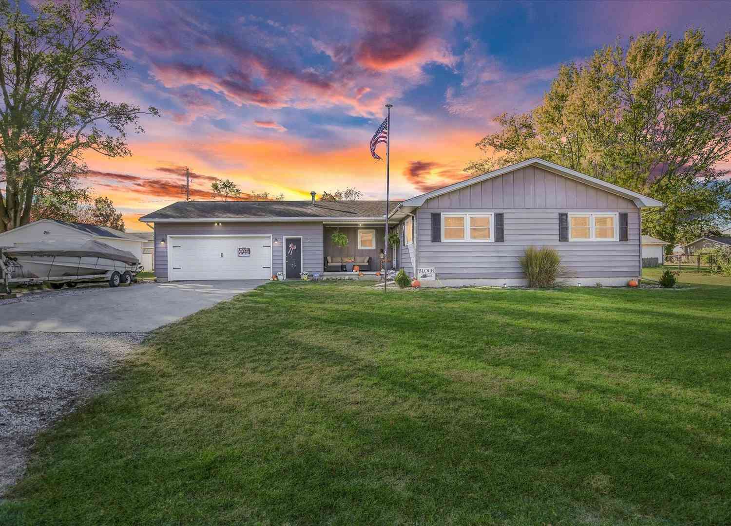 Homes For Sale - 407 S Washington Street<br/> Sidney, IL 61877