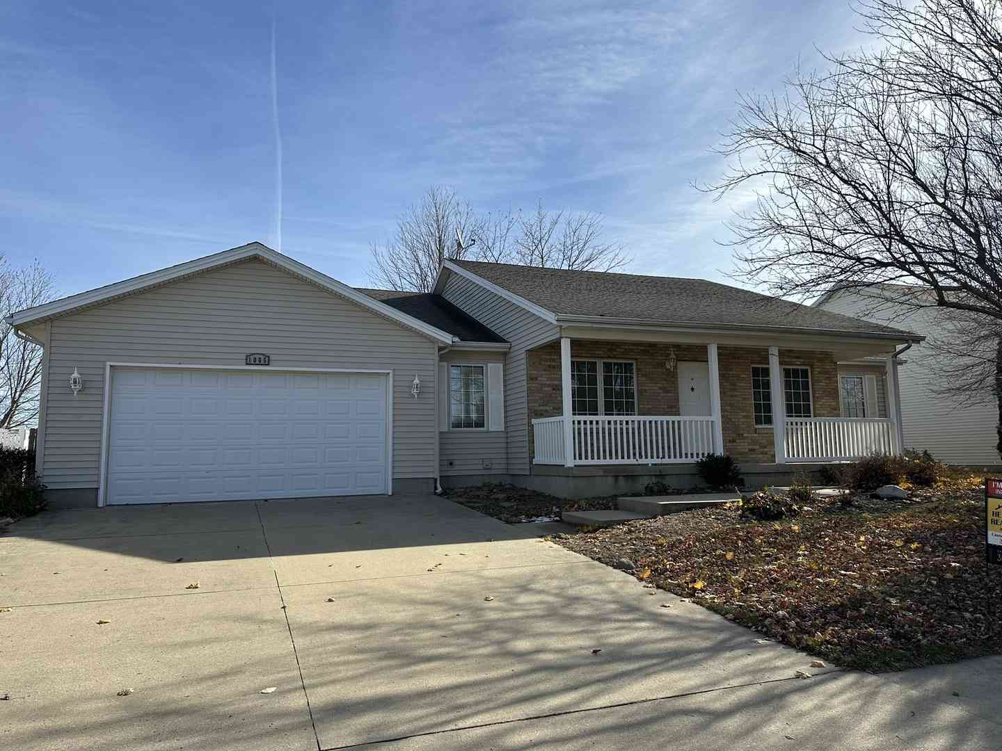 Homes For Sale - 1005 Fox Run<br/> Douglas County, Villa Grove, IL 61956