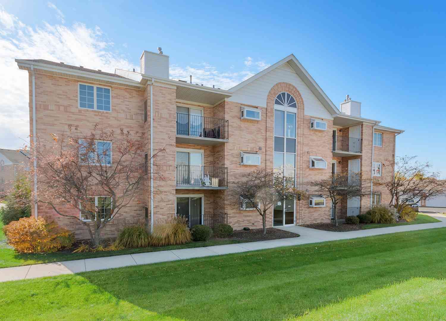 Condo For Sale - 18302 Robin Lane #D1<br/> Homewood, IL 60430