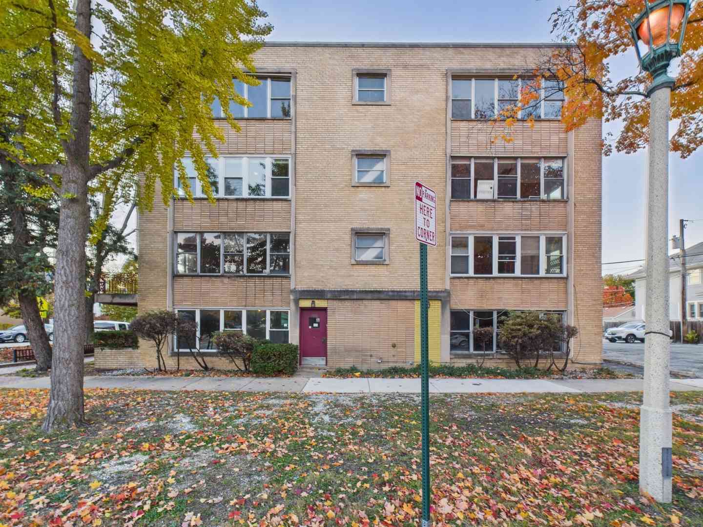 Homes For Sale - 300 Chicago Avenue #4N<br/> Oak Park, IL 60302