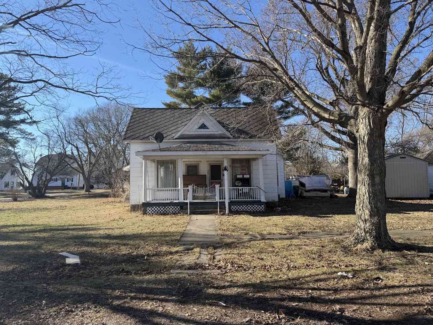 Homes For Sale - 306 S Howard Street<br/> Douglas County, Newman, IL 61942