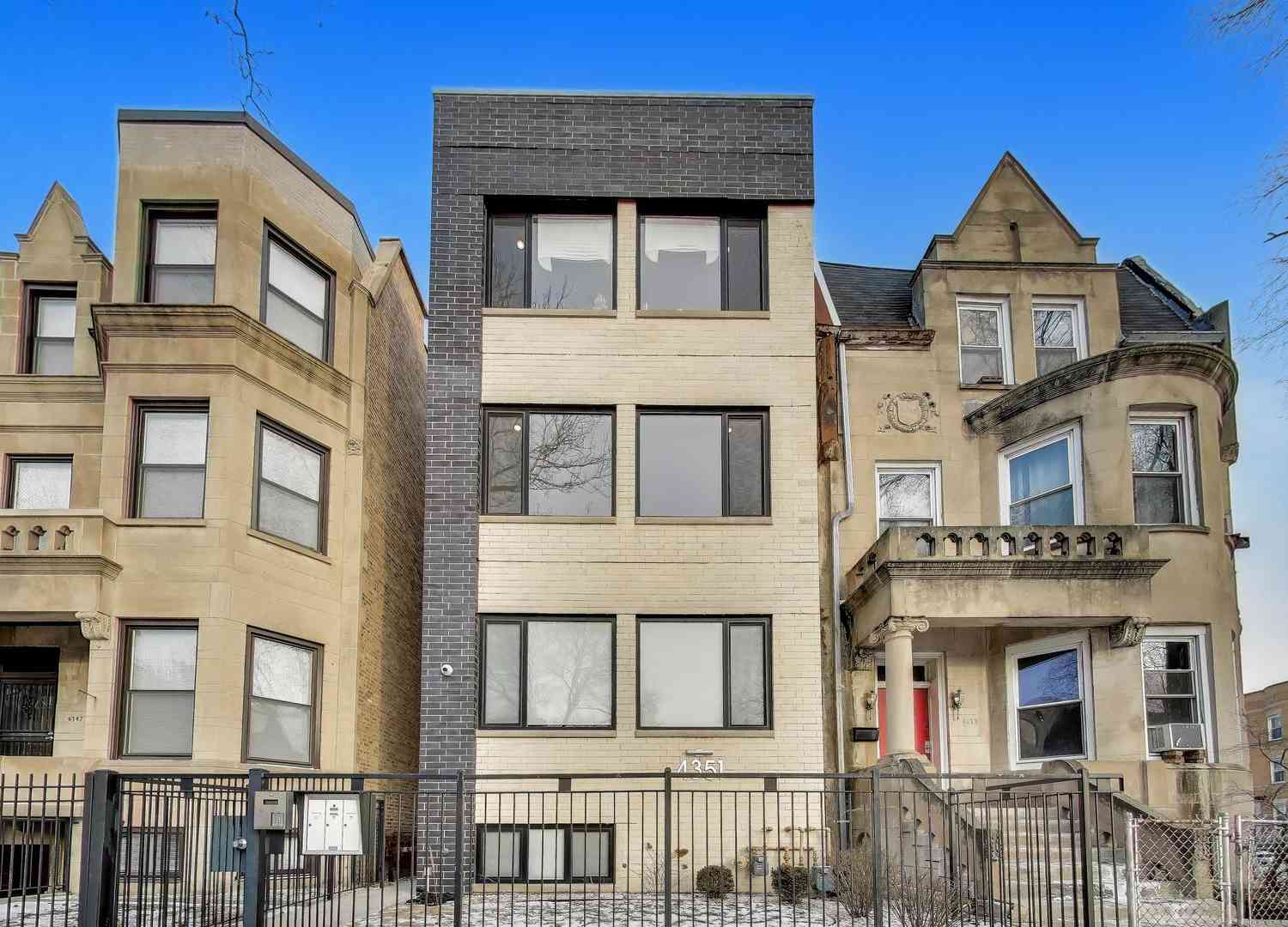 Condo For Sale - 4351 S Vincennes Avenue #2<br/> Chicago, IL 60653