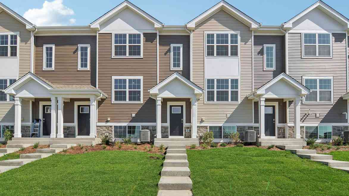Condo For Sale - 917 Briar Glen Court<br/> Kane County, Hampshire, IL 60140