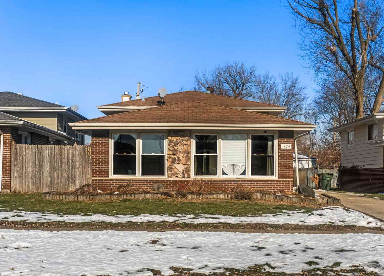 Homes For Sale - 1134 E 152nd Street<br/> Dolton, IL 60419