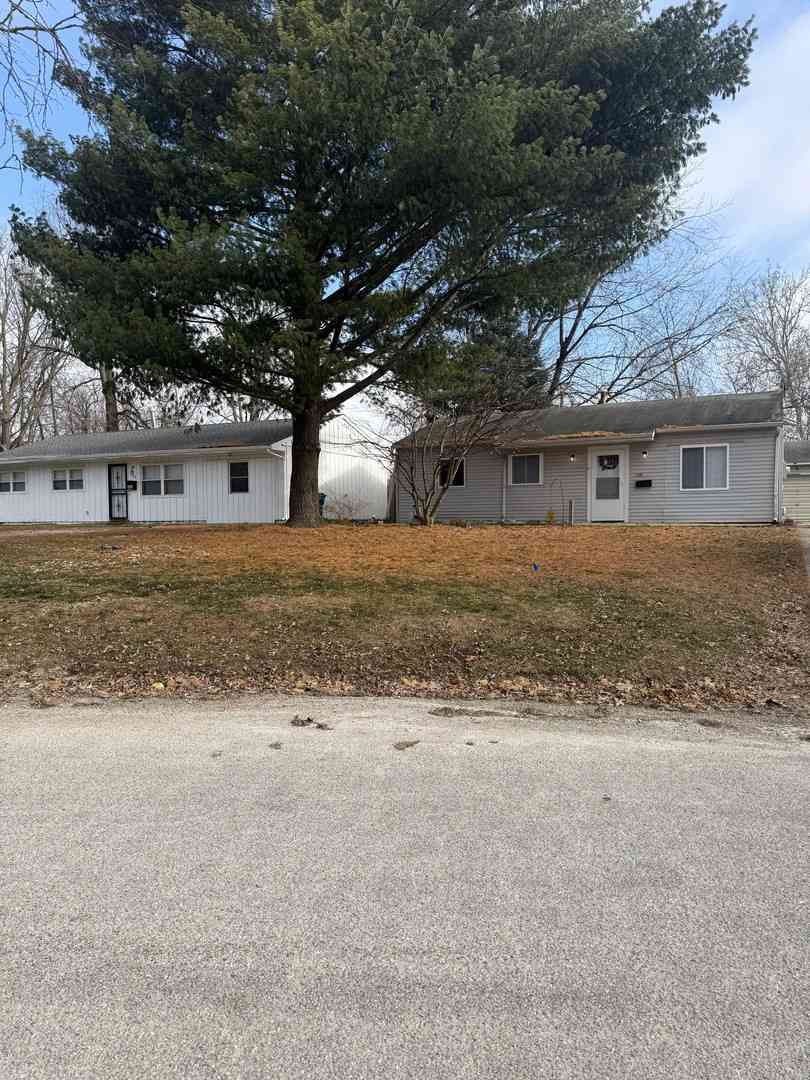 Homes For Sale - 128 S Scottswood Drive<br/> Champaign County, Urbana, IL 61802