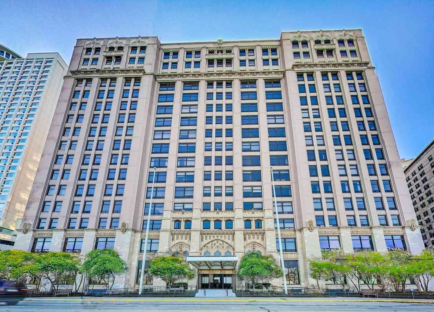 Condo For Sale - 680 N Lake Shore Drive #221<br/> Chicago, IL 60611