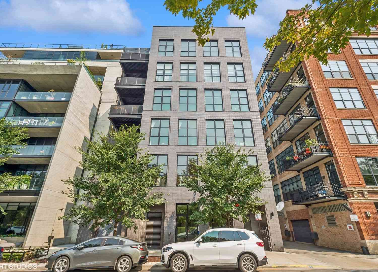 Condo For Sale - 123 S Peoria Street #P2<br/> Chicago, IL 60607