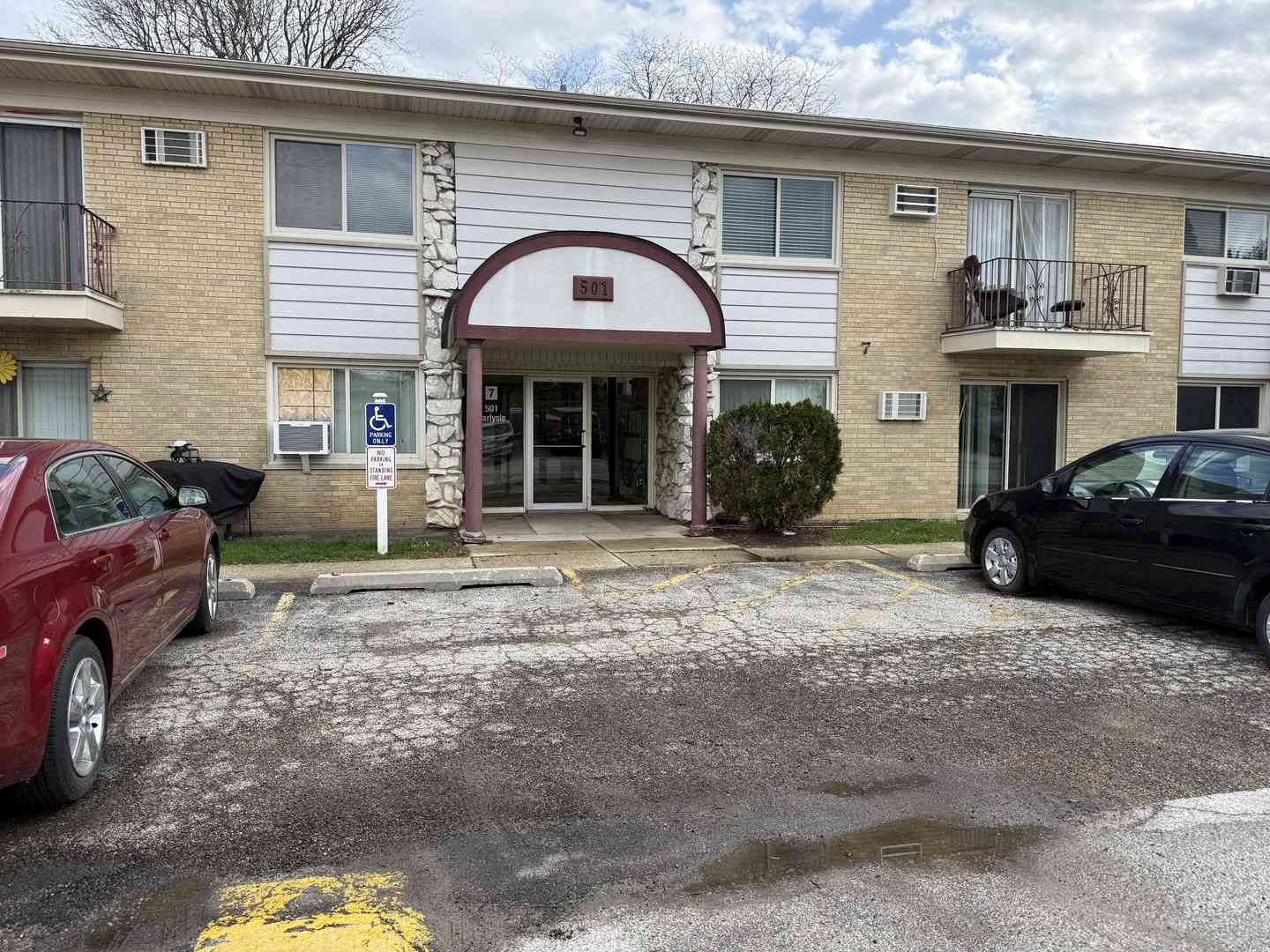 Condo For Sale - 501 Carlysle Drive #7<br/> Clarendon Hills, IL 60514