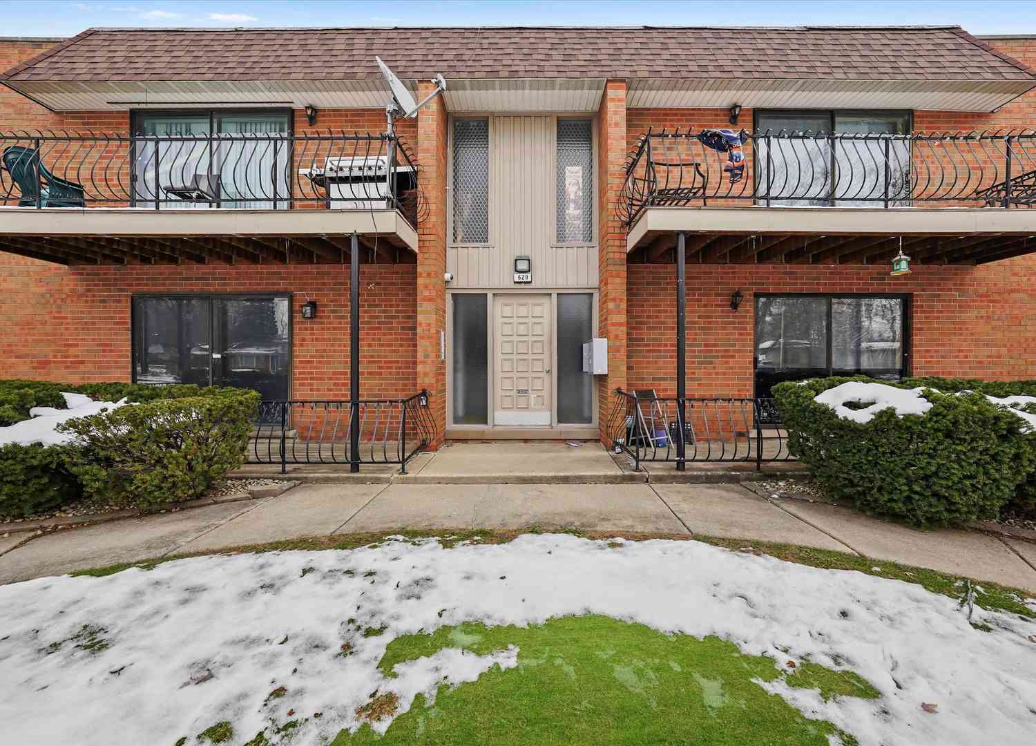 Condo For Sale - 629 N Carroll Parkway #208<br/> Glenwood, IL 60425