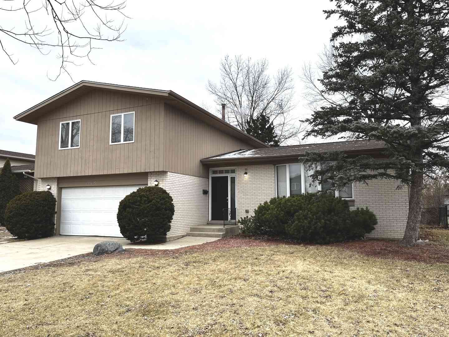 Homes For Sale - 5252 Arquilla Drive<br/> Richton Park, IL 60471