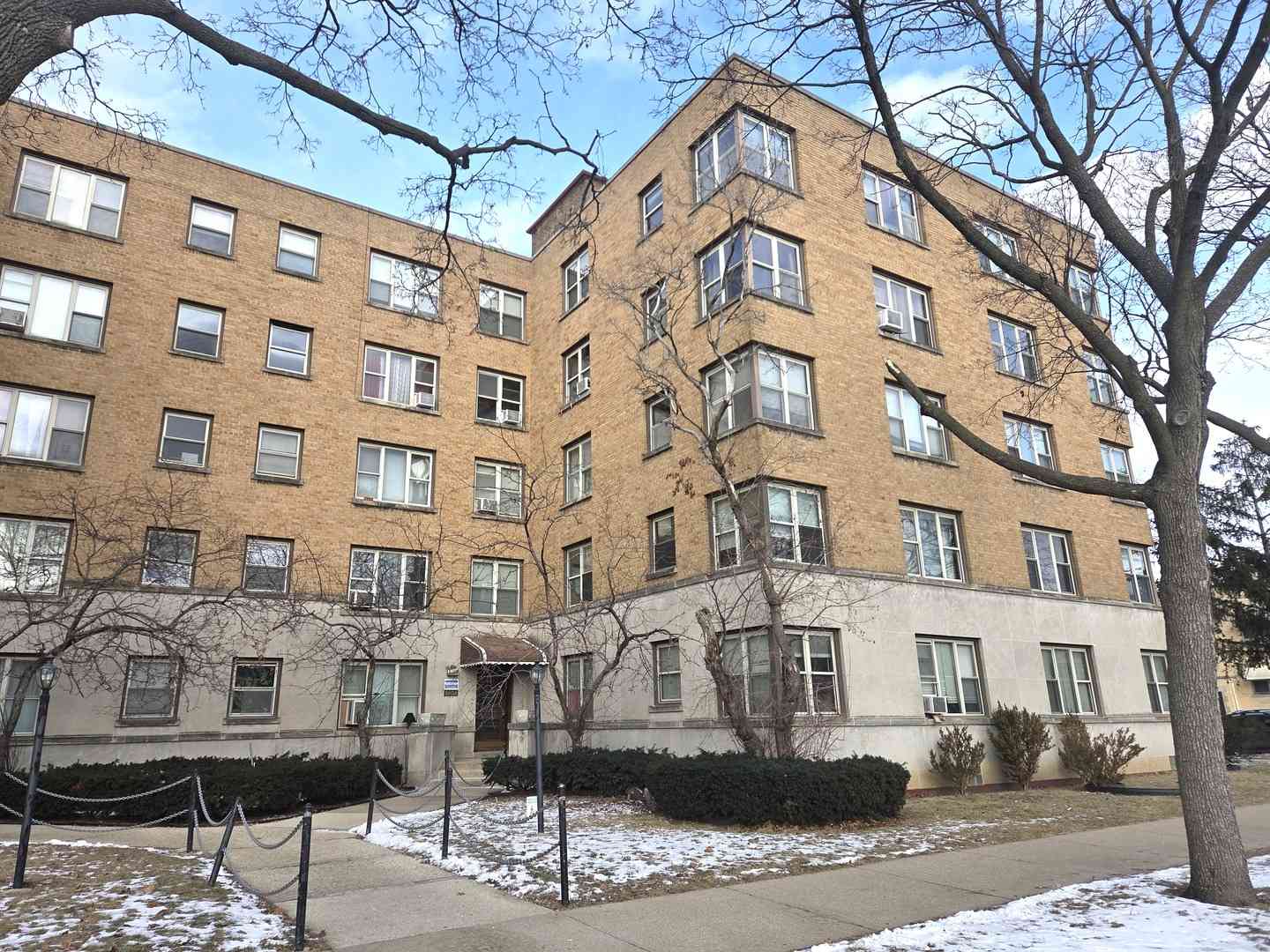Condo For Sale - 2606 W Balmoral Avenue #507<br/> Chicago, IL 60625