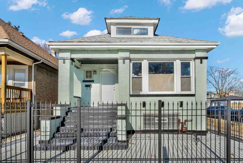 Condo For Sale - 1444 W 72nd Place<br/> Chicago, IL 60636