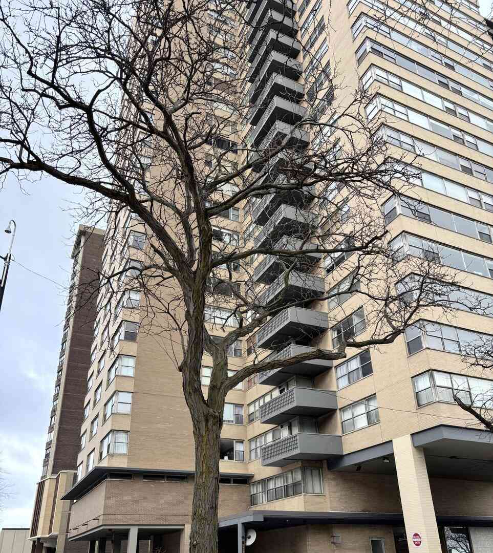 Condo For Sale - 6301 N Sheridan Road #23N<br/> Chicago, IL 60660