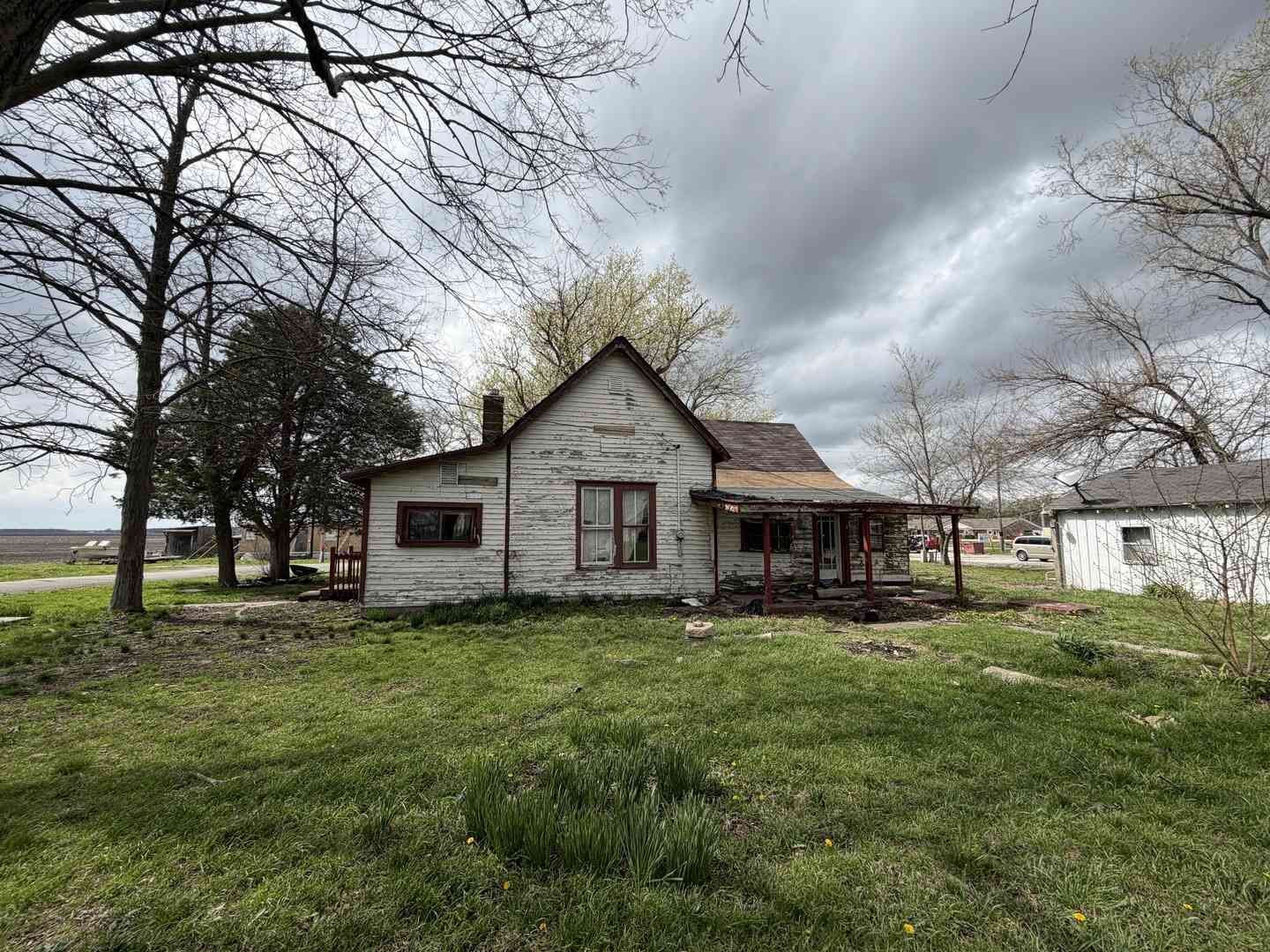 Homes For Sale - 112 S Walnut Street<br/> Coles County, Oakland, IL 61943
