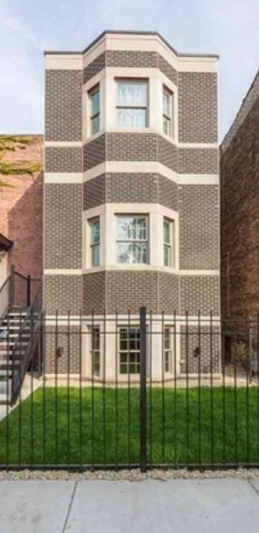 Condo For Sale - 530 E 44th Place<br/> Chicago, IL 60653
