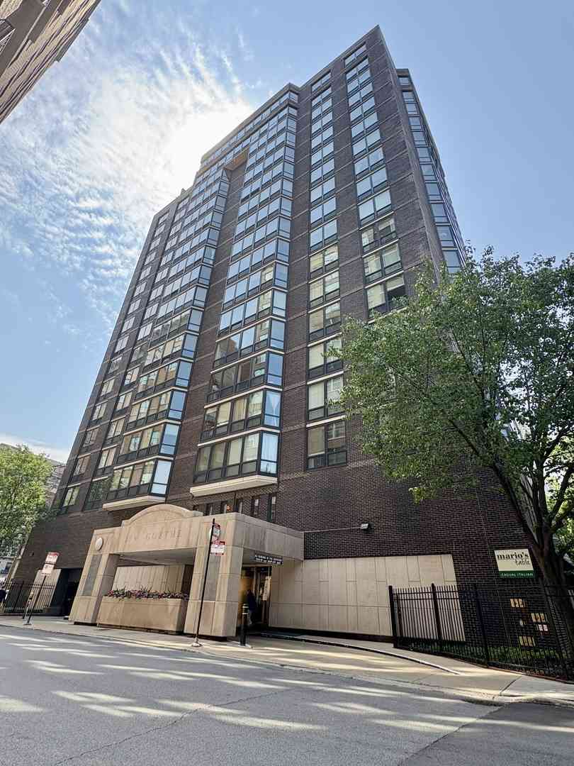 Condo For Sale - 21 W Goethe Street #2A<br/> Chicago, IL 60610