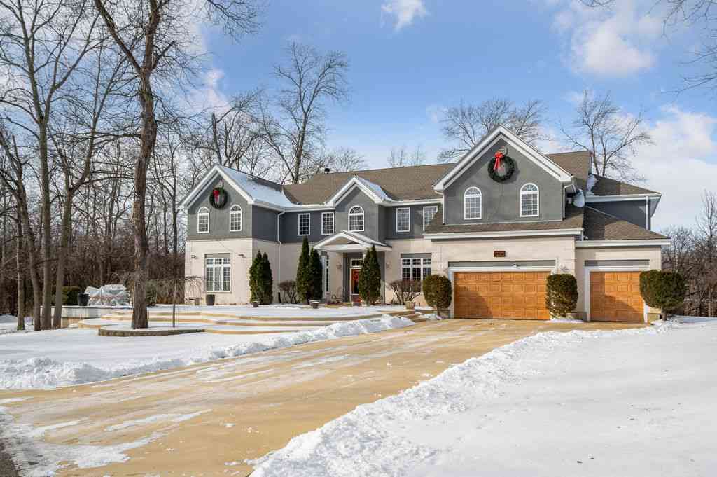 Condo For Sale - 28W280 Oak Creek Court<br/> West Chicago, IL 60185