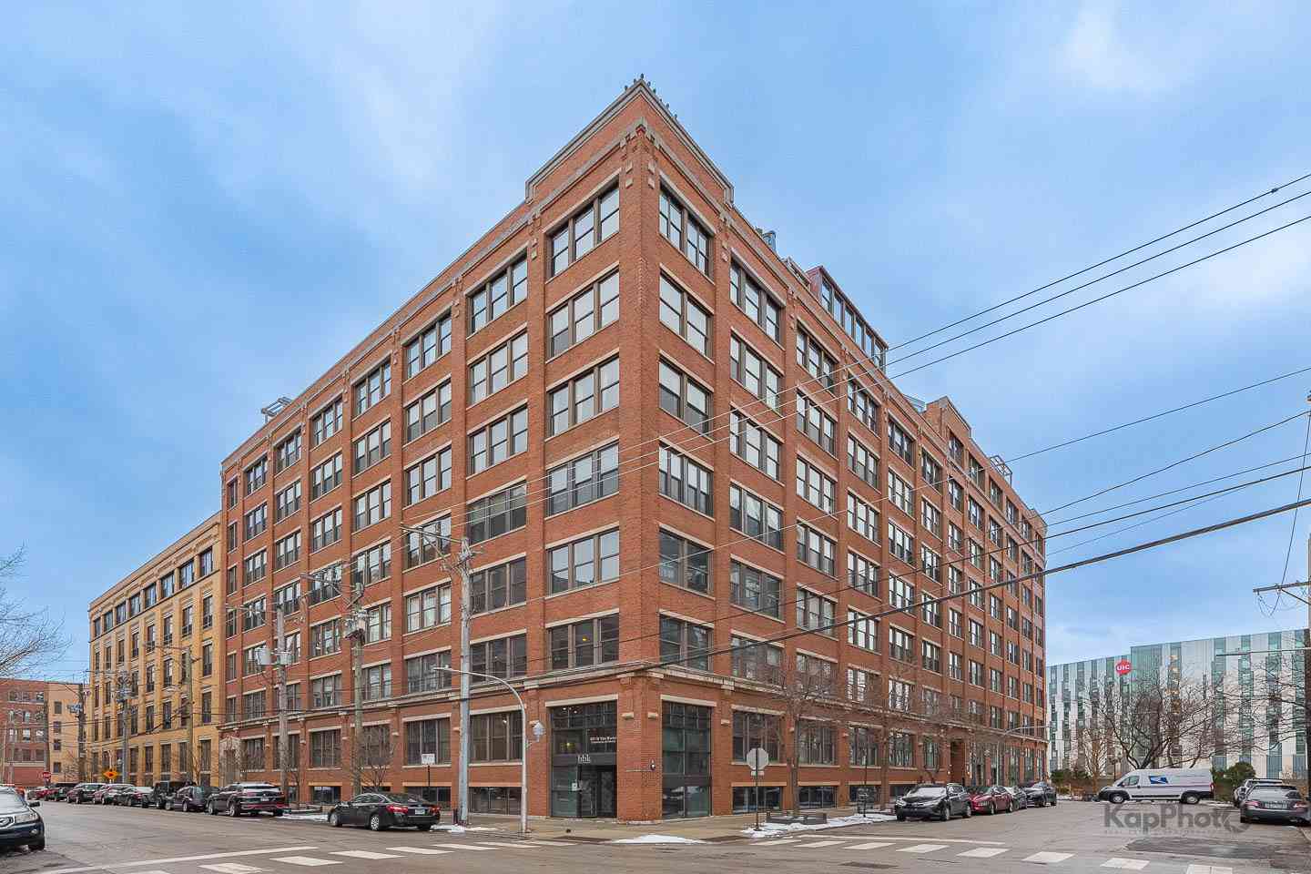 Condo For Sale - 913 W Van Buren Street #1A<br/> Chicago, IL 60607